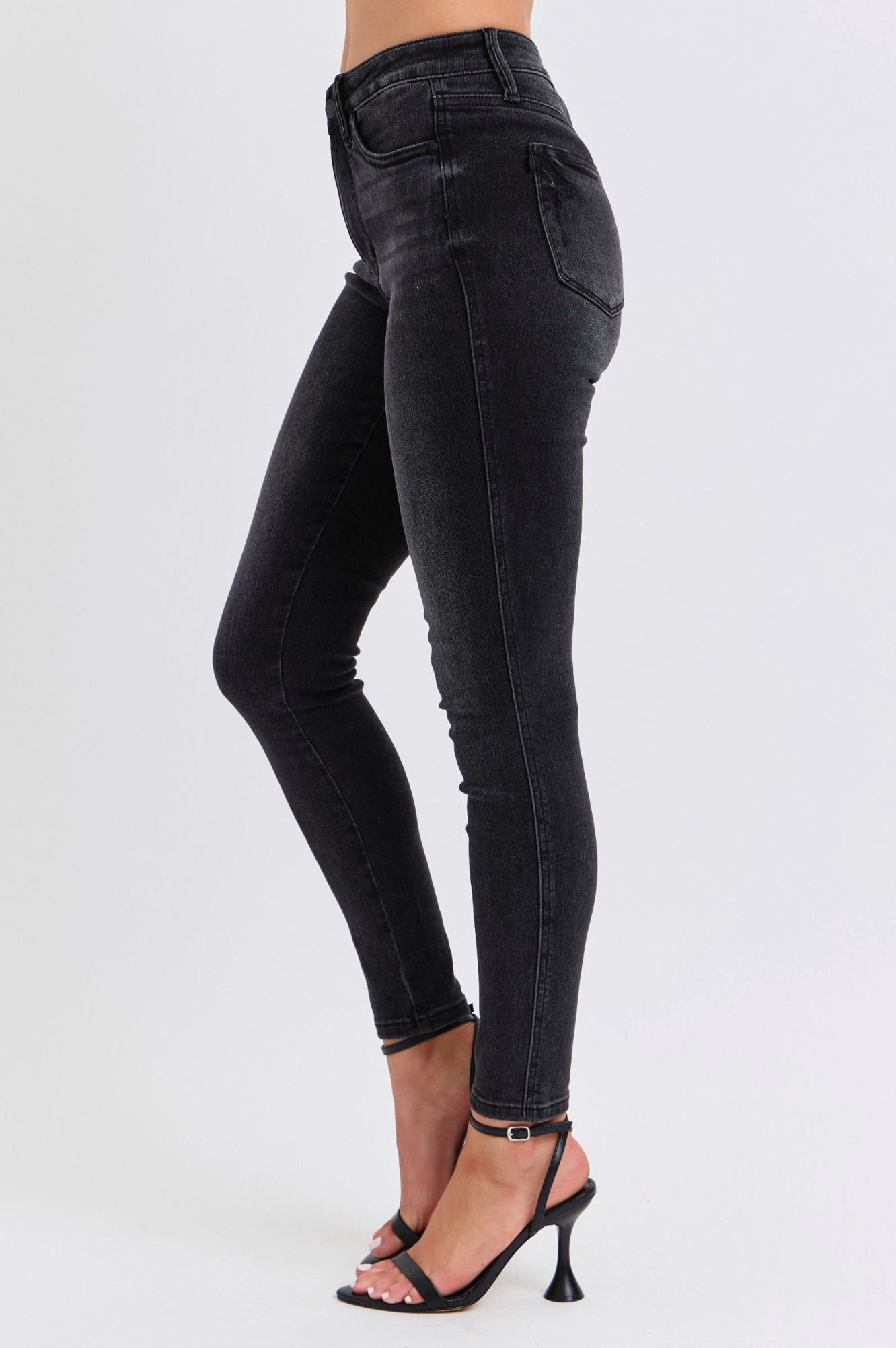 Judy Blue - Black Mid Rise Tummy Control Skinny