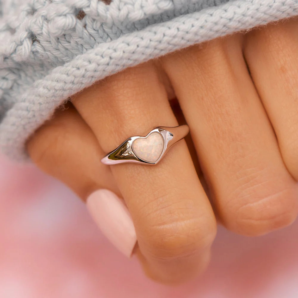 HEART SIGNET RING - SILVER